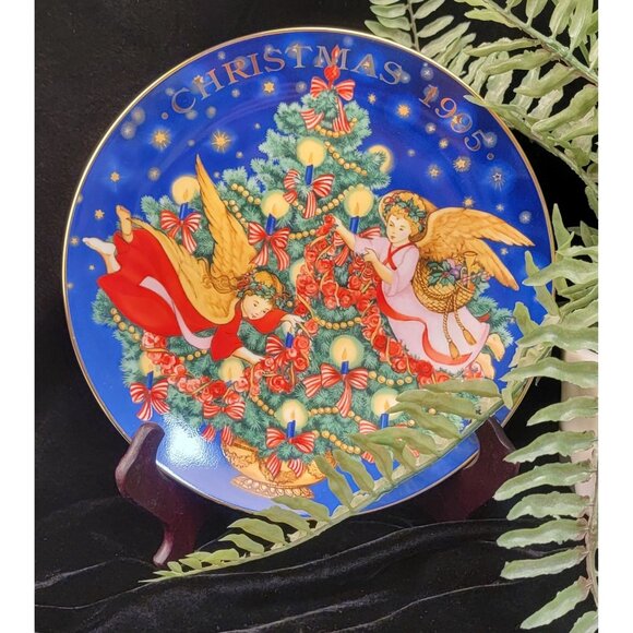 Antique Avon Collector's Porcelain Plate "Trimming the Tree" - Picture 3 of 9